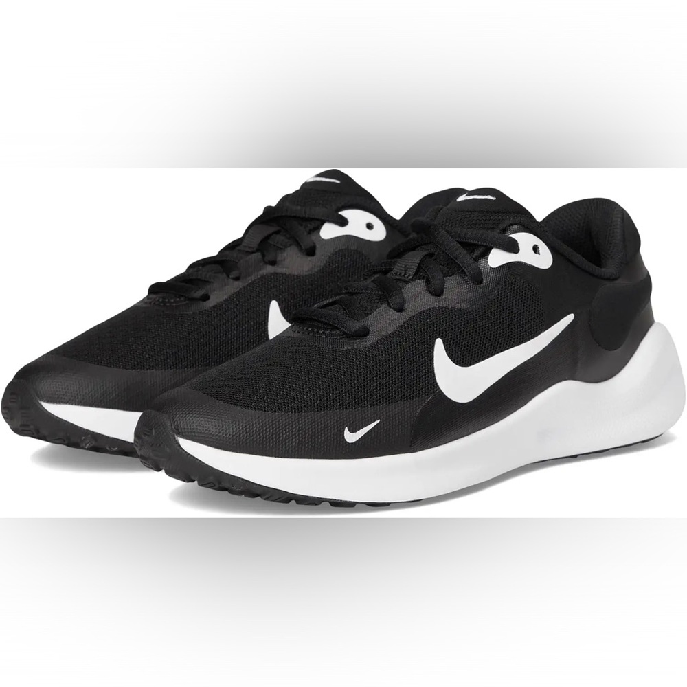 Nike Revolution 7 sneakers